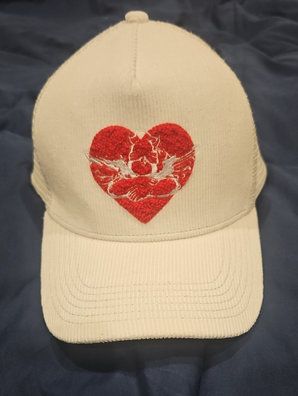 ⭐️BOYS LIE WHITE CUPID HEART TRUCKER HAT⭐️